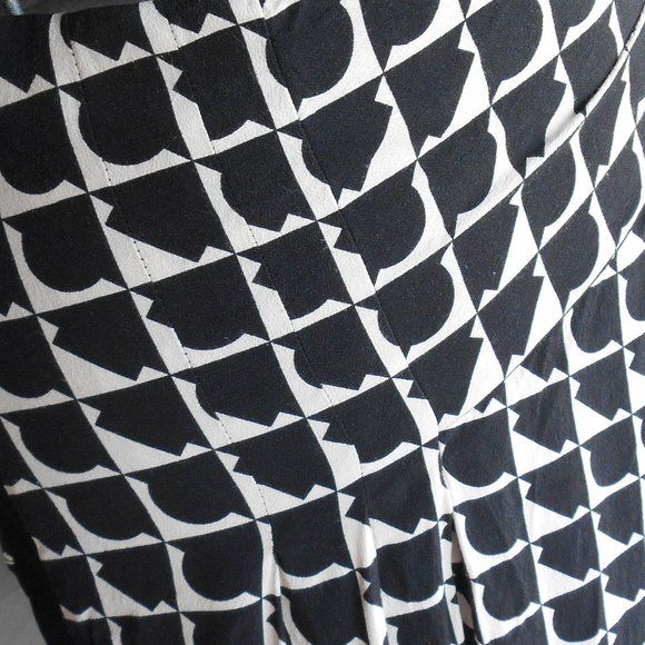 ZARA Size 14 Black Cream geometric pattern midi skirt - Picture 5 of 10